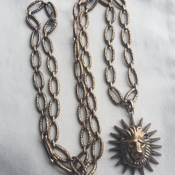 Kendra Scott Jewelry - Kendra Scott Vintage Gold Chain Link Necklace with Large Lion Head Charm